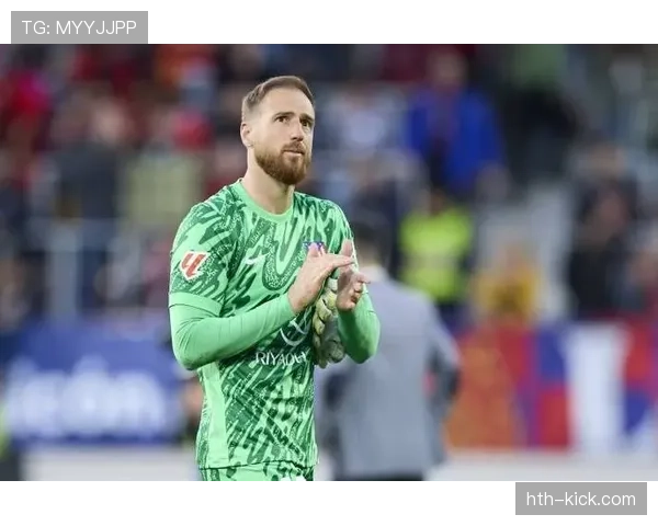 奥布拉克双脚出球惊艳足坛，门将技术革新引领新风潮