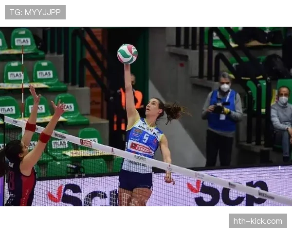 克鲁伊夫盛赞团队凝聚力，逆转胜利彰显球队韧性