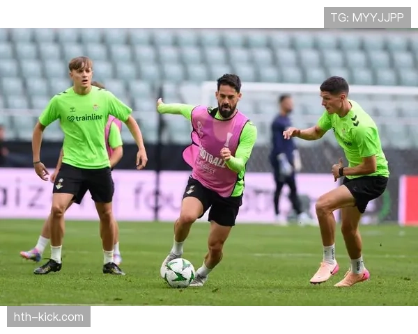 女足欧冠最佳射手争夺激烈，近期表现稳健引关注